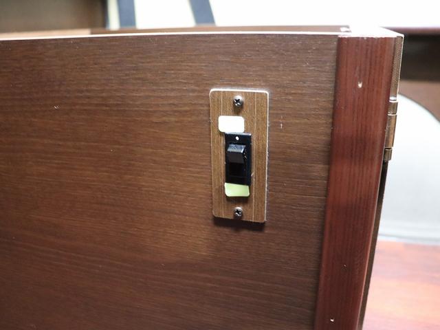 ハイエースバン 　キャンピング　ＯＭＣ　銀河　４ＷＤ　ＦＦヒーター　リチウム３００Ａｈ　インバーター１５００Ｗ　ＤＣ４０Ｌ冷蔵庫　家庭用エアコン　ソーラー１枚　電子レンジ　１９型ＴＶ　フィルムアンテナ　ブリッドシート（17枚目）