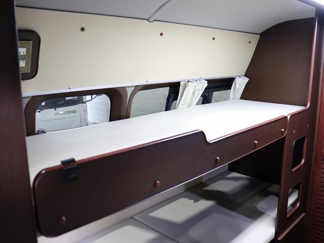 ハイエースバン 　キャンピング　ＯＭＣ　銀河　４ＷＤ　ＦＦヒーター　リチウム３００Ａｈ　インバーター１５００Ｗ　ＤＣ４０Ｌ冷蔵庫　家庭用エアコン　ソーラー１枚　電子レンジ　１９型ＴＶ　フィルムアンテナ　ブリッドシート（22枚目）