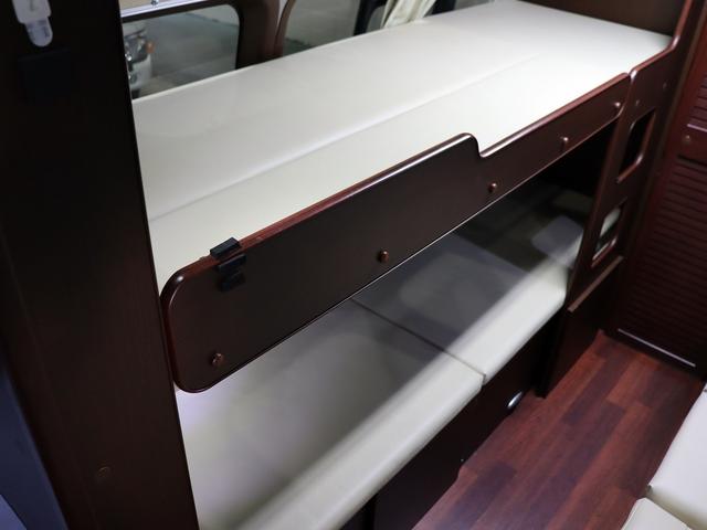 ハイエースバン 　キャンピング　ＯＭＣ　銀河　４ＷＤ　ＦＦヒーター　リチウム３００Ａｈ　インバーター１５００Ｗ　ＤＣ４０Ｌ冷蔵庫　家庭用エアコン　ソーラー１枚　電子レンジ　１９型ＴＶ　フィルムアンテナ　ブリッドシート（23枚目）