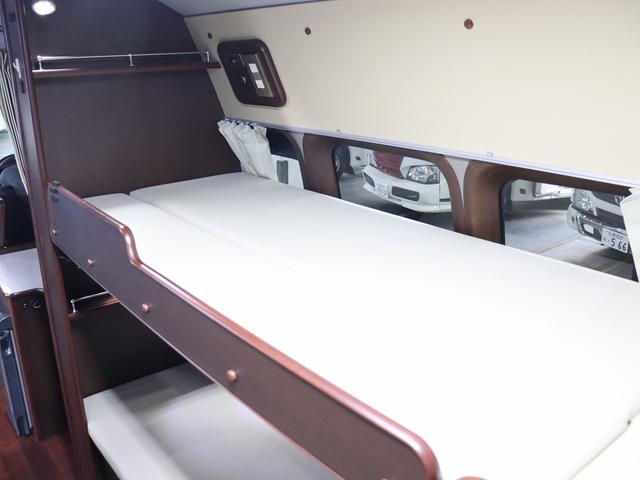 ハイエースバン 　キャンピング　ＯＭＣ　銀河　４ＷＤ　ＦＦヒーター　リチウム３００Ａｈ　インバーター１５００Ｗ　ＤＣ４０Ｌ冷蔵庫　家庭用エアコン　ソーラー１枚　電子レンジ　１９型ＴＶ　フィルムアンテナ　ブリッドシート（26枚目）