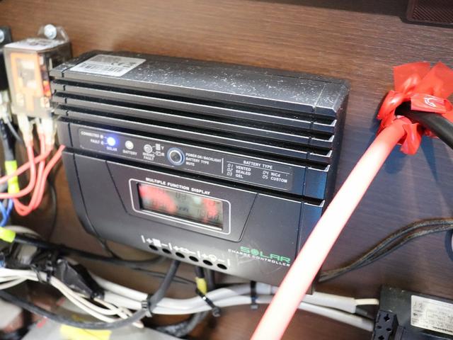 ハイエースバン 　キャンピング　ＯＭＣ　銀河　４ＷＤ　ＦＦヒーター　リチウム３００Ａｈ　インバーター１５００Ｗ　ＤＣ４０Ｌ冷蔵庫　家庭用エアコン　ソーラー１枚　電子レンジ　１９型ＴＶ　フィルムアンテナ　ブリッドシート（34枚目）