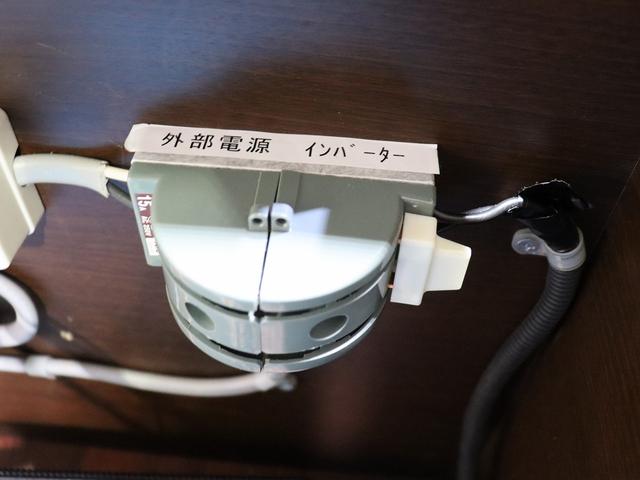 ハイエースバン 　キャンピング　ＯＭＣ　銀河　４ＷＤ　ＦＦヒーター　リチウム３００Ａｈ　インバーター１５００Ｗ　ＤＣ４０Ｌ冷蔵庫　家庭用エアコン　ソーラー１枚　電子レンジ　１９型ＴＶ　フィルムアンテナ　ブリッドシート（35枚目）