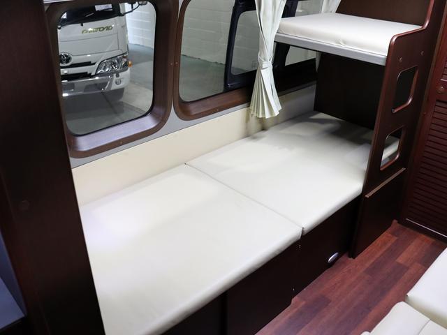 ハイエースバン 　キャンピング　ＯＭＣ　銀河　４ＷＤ　ＦＦヒーター　リチウム３００Ａｈ　インバーター１５００Ｗ　ＤＣ４０Ｌ冷蔵庫　家庭用エアコン　ソーラー１枚　電子レンジ　１９型ＴＶ　フィルムアンテナ　ブリッドシート（37枚目）