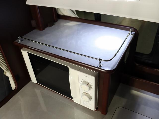 ハイエースバン 　キャンピング　ＯＭＣ　銀河　４ＷＤ　ＦＦヒーター　リチウム３００Ａｈ　インバーター１５００Ｗ　ＤＣ４０Ｌ冷蔵庫　家庭用エアコン　ソーラー１枚　電子レンジ　１９型ＴＶ　フィルムアンテナ　ブリッドシート（48枚目）