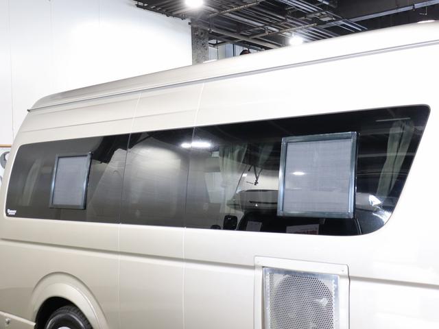 ハイエースバン 　キャンピング　ＯＭＣ　銀河　４ＷＤ　ＦＦヒーター　リチウム３００Ａｈ　インバーター１５００Ｗ　ＤＣ４０Ｌ冷蔵庫　家庭用エアコン　ソーラー１枚　電子レンジ　１９型ＴＶ　フィルムアンテナ　ブリッドシート（65枚目）