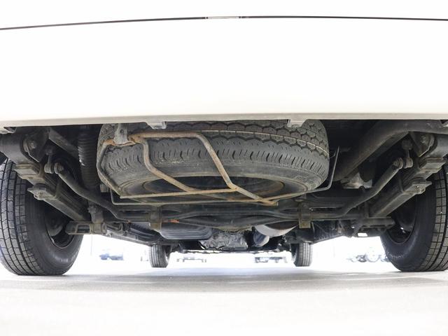 ハイエースバン 　キャンピング　ＯＭＣ　銀河　４ＷＤ　ＦＦヒーター　リチウム３００Ａｈ　インバーター１５００Ｗ　ＤＣ４０Ｌ冷蔵庫　家庭用エアコン　ソーラー１枚　電子レンジ　１９型ＴＶ　フィルムアンテナ　ブリッドシート（70枚目）