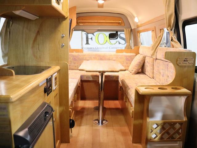 ハイエースバン キャンピング ロングトレイン 4WD ベバストFFヒーター ツインサブ インバーター1500W ルーフベント 電子レンジ ソーラーパネル 19型TV ナビ切替連動 DC冷蔵庫 給排水タンク20Lポリ(2枚目)