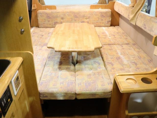 ハイエースバン キャンピング ロングトレイン 4WD ベバストFFヒーター ツインサブ インバーター1500W ルーフベント 電子レンジ ソーラーパネル 19型TV ナビ切替連動 DC冷蔵庫 給排水タンク20Lポリ(32枚目)