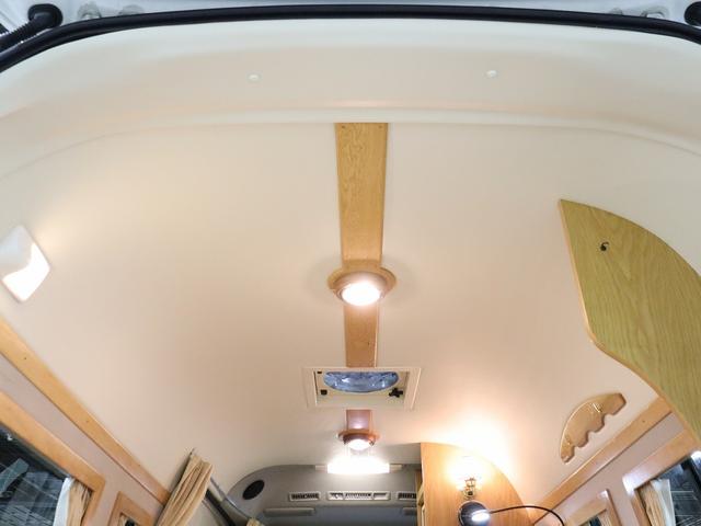 ハイエースバン キャンピング ロングトレイン 4WD ベバストFFヒーター ツインサブ インバーター1500W ルーフベント 電子レンジ ソーラーパネル 19型TV ナビ切替連動 DC冷蔵庫 給排水タンク20Lポリ(58枚目)