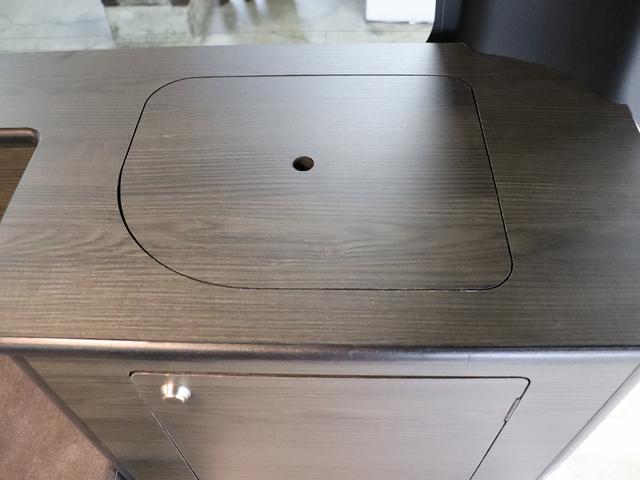 ハイエースバン 　キャンピング　インディアンキャンパー　オリジナル　４ＷＤ　サブＢＴ　インバーター１５００　走行充電　ダークプライムＩＩ　デジタル電圧計　両側パワスラ　走行用リアヒータークーラー　デジタルインナーミラー（26枚目）