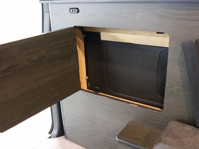 ハイエースバン 　キャンピング　インディアンキャンパー　オリジナル　４ＷＤ　サブＢＴ　インバーター１５００　走行充電　ダークプライムＩＩ　デジタル電圧計　両側パワスラ　走行用リアヒータークーラー　デジタルインナーミラー（31枚目）