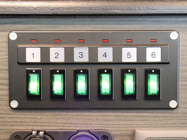 ハイエースバン 　キャンピング　インディアンキャンパー　オリジナル　４ＷＤ　サブＢＴ　インバーター１５００　走行充電　ダークプライムＩＩ　デジタル電圧計　両側パワスラ　走行用リアヒータークーラー　デジタルインナーミラー（40枚目）