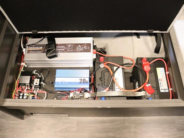 ハイエースバン 　キャンピング　モビーディックＮＨ０２　４ＷＤ　ＦＦヒーター　ツインサブ　インバーター８００Ｗ　縦型ＤＣ冷蔵庫　ＭＡＸＦＡＮ　アラウンドビューカメラ　前後ドラレコ　ナビ切替連動　社外ショック＆リアスタビ（10枚目）