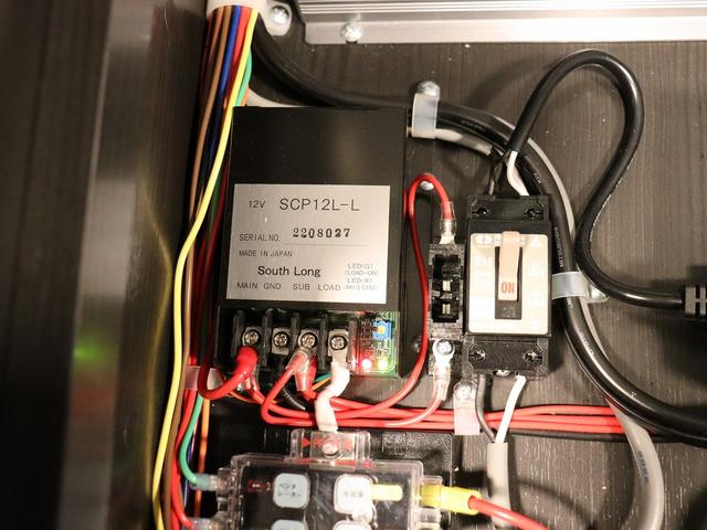 ハイエースバン 　キャンピング　モビーディックＮＨ０２　４ＷＤ　ＦＦヒーター　ツインサブ　インバーター８００Ｗ　縦型ＤＣ冷蔵庫　ＭＡＸＦＡＮ　アラウンドビューカメラ　前後ドラレコ　ナビ切替連動　社外ショック＆リアスタビ（13枚目）