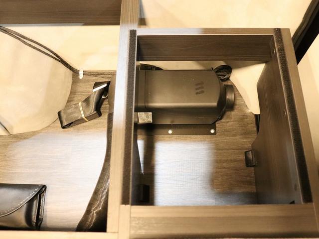 ハイエースバン 　キャンピング　モビーディックＮＨ０２　４ＷＤ　ＦＦヒーター　ツインサブ　インバーター８００Ｗ　縦型ＤＣ冷蔵庫　ＭＡＸＦＡＮ　アラウンドビューカメラ　前後ドラレコ　ナビ切替連動　社外ショック＆リアスタビ（16枚目）