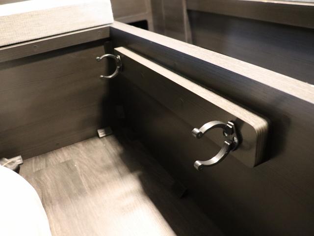 ハイエースバン 　キャンピング　モビーディックＮＨ０２　４ＷＤ　ＦＦヒーター　ツインサブ　インバーター８００Ｗ　縦型ＤＣ冷蔵庫　ＭＡＸＦＡＮ　アラウンドビューカメラ　前後ドラレコ　ナビ切替連動　社外ショック＆リアスタビ（22枚目）