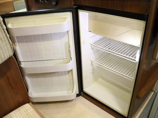 エルフトラック キャンピング ジル520クルーズ 4WD FFヒーター ACエアコン サブBT4個 インバーター1500W 19.23型TV 電気温水ボイラー MAXFAN ラップポン ソーラー4枚 R社外ショック(32枚目)