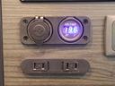 　キャンピング　インディアンキャンパー　オリジナル　４ＷＤ　サブＢＴ　インバーター１５００　走行充電　ダークプライムＩＩ　デジタル電圧計　両側パワスラ　走行用リアヒータークーラー　デジタルインナーミラー（43枚目）
