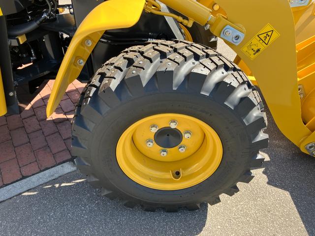 日本 　コマツ　ミニホイールローダー　ＷＡ３０－６Ｅ０　４ＷＤ　バケット０．５ｍ→０．６ｍへアップグレード　スパイクピン打ち（12枚目）