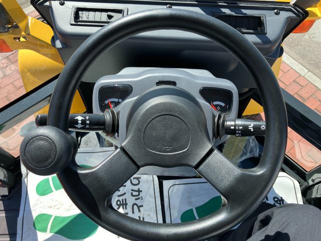 日本 　コマツ　ミニホイールローダー　ＷＡ３０－６Ｅ０　４ＷＤ　バケット０．５ｍ→０．６ｍへアップグレード　スパイクピン打ち（14枚目）