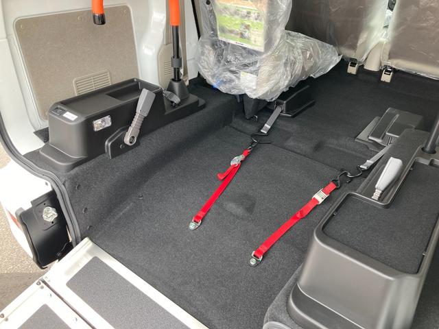 エブリイ ウィズ　車いす移動車　４ＷＤ　届出済未使用車　ウィズシリーズ　スロープタイプ　フロアマット　本体非課税（5枚目）
