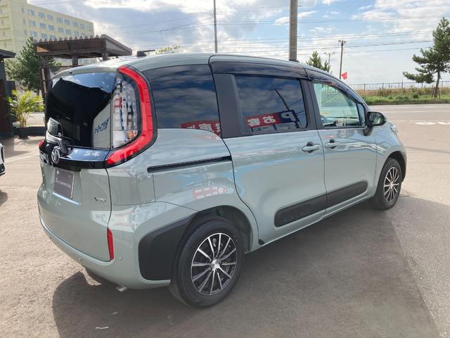 シエンタ ハイブリッドＺ　４ＷＤ５人　１０．５インチ純正ディスプレイオーディオ　ステアリングヒーター　純正室内カーテンセット＆ＦＵＮＦＵＮシートカバー　後方オートブレーキ　走行中視聴キット　両席シートヒーター　アドバンストパーク（6枚目）