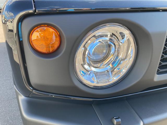 ジムニー ＸＣ　４ＷＤ　５型　登録済未使用車　ＬＥＤヘッドライト　アイドリングストップ　シートヒーター　Ｒｒスモークガラス（10枚目）