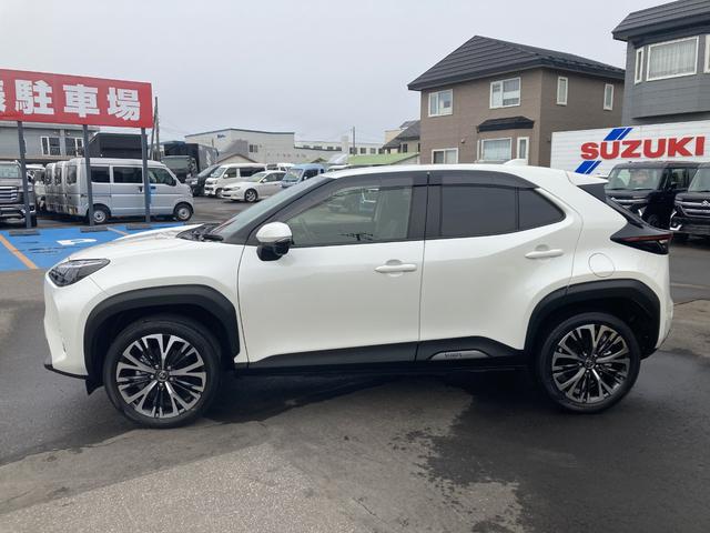 ヤリスクロス ハイブリッドＺ　４ＷＤ　寒冷地仕様　ＬＥＤヘッドランプ　８インチディスプレイオーディオ　ブラインドスポットモニター　パワーシート　シートヒーター　ハンズフリーパワーバックドア　ラゲッジルームアクセサリーコンセント（5枚目）