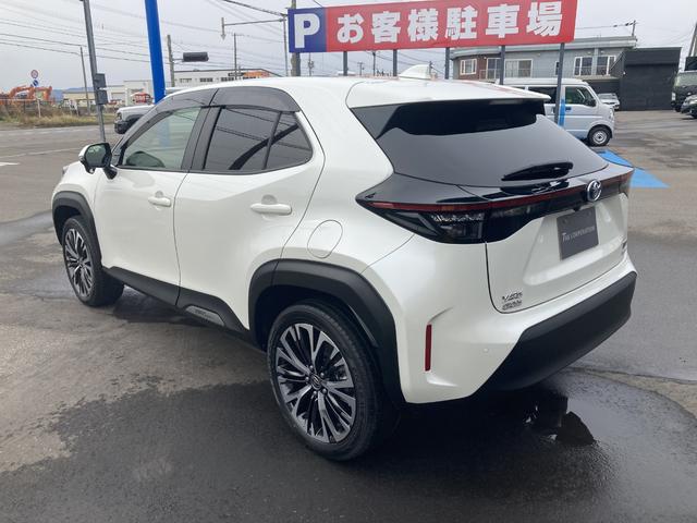 ヤリスクロス ハイブリッドＺ　４ＷＤ　寒冷地仕様　ＬＥＤヘッドランプ　８インチディスプレイオーディオ　ブラインドスポットモニター　パワーシート　シートヒーター　ハンズフリーパワーバックドア　ラゲッジルームアクセサリーコンセント（7枚目）