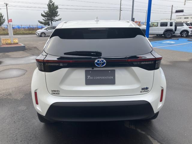 ヤリスクロス ハイブリッドＺ　４ＷＤ　寒冷地仕様　ＬＥＤヘッドランプ　８インチディスプレイオーディオ　ブラインドスポットモニター　パワーシート　シートヒーター　ハンズフリーパワーバックドア　ラゲッジルームアクセサリーコンセント（8枚目）