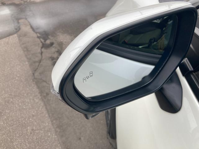 ヤリスクロス ハイブリッドＺ　４ＷＤ　寒冷地仕様　ＬＥＤヘッドランプ　８インチディスプレイオーディオ　ブラインドスポットモニター　パワーシート　シートヒーター　ハンズフリーパワーバックドア　ラゲッジルームアクセサリーコンセント（12枚目）