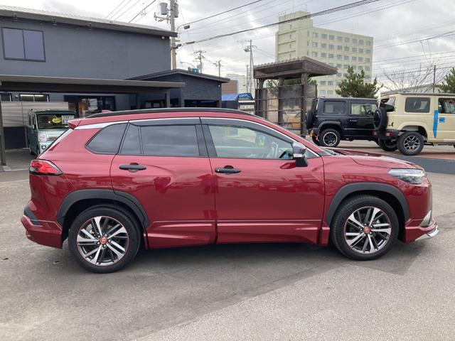 カローラクロス ハイブリッド　Ｚ　４ＷＤ　本州仕入れ　モデリスタエアロ　１０．５インチディスプレイオーディオ　パノラマルーフ　シートヒーター　寒冷地仕様　トヨタチームメイト　おくだけ充電　２カメラドラレコ　ＥＴＣ２．０（4枚目）