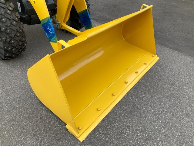 日本 　コマツ　ミニホイールローダー　ＷＡ３０－６Ｅ０　４ＷＤ　未使用　バケット０．５ｍ→０．６ｍへアップグレード　スパイクピン打ち（9枚目）