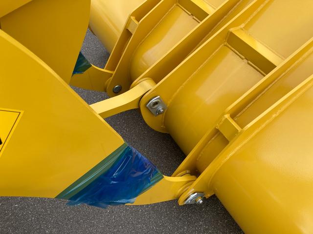 日本 　コマツ　ミニホイールローダー　ＷＡ３０－６Ｅ０　４ＷＤ　未使用　バケット０．５ｍ→０．６ｍへアップグレード　スパイクピン打ち（10枚目）