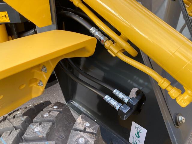 日本 　コマツ　ミニホイールローダー　ＷＡ３０－６Ｅ０　４ＷＤ　未使用　バケット０．５ｍ→０．６ｍへアップグレード　スパイクピン打ち（12枚目）