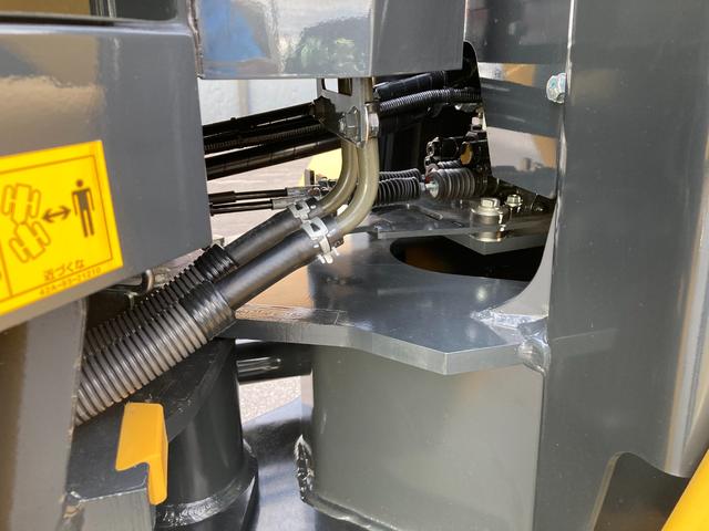 日本 　コマツ　ミニホイールローダー　ＷＡ３０－６Ｅ０　４ＷＤ　未使用　バケット０．５ｍ→０．６ｍへアップグレード　スパイクピン打ち（13枚目）