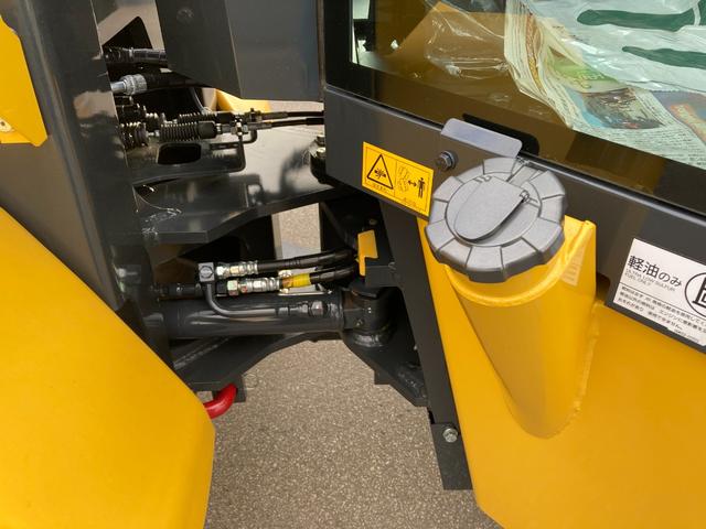 日本 　コマツ　ミニホイールローダー　ＷＡ３０－６Ｅ０　４ＷＤ　未使用　バケット０．５ｍ→０．６ｍへアップグレード　スパイクピン打ち（14枚目）