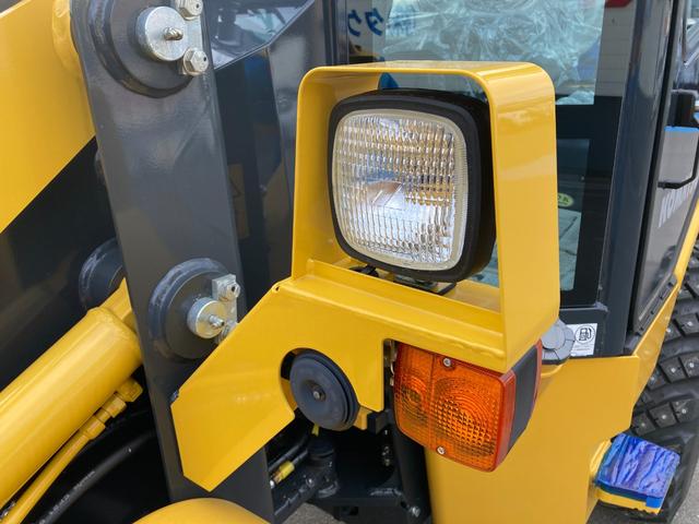日本 　コマツ　ミニホイールローダー　ＷＡ３０－６Ｅ０　４ＷＤ　未使用　バケット０．５ｍ→０．６ｍへアップグレード　スパイクピン打ち（15枚目）
