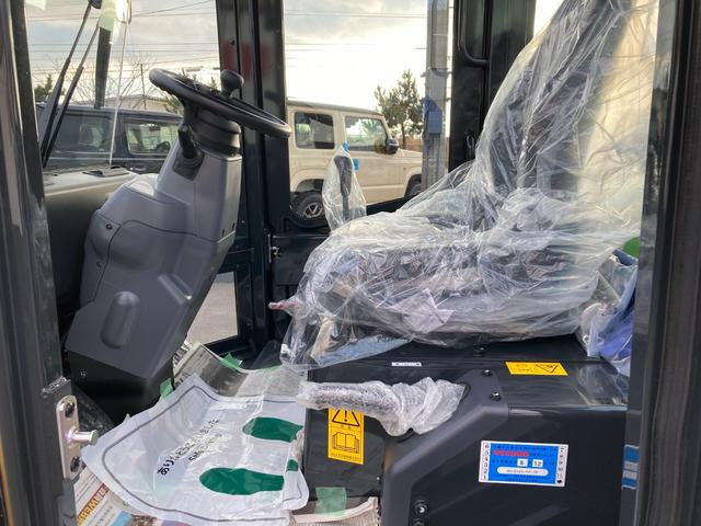 日本 　コマツ　ミニホイールローダー　ＷＡ３０－６Ｅ０　４ＷＤ　未使用　バケット０．５ｍ→０．６ｍへアップグレード　スパイクピン打ち（18枚目）