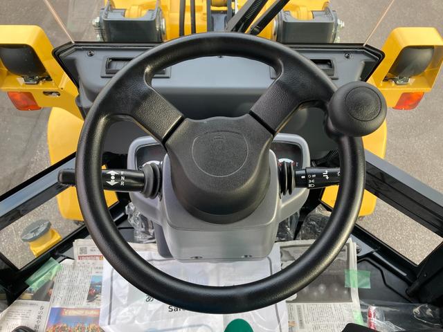 日本 　コマツ　ミニホイールローダー　ＷＡ３０－６Ｅ０　４ＷＤ　未使用　バケット０．５ｍ→０．６ｍへアップグレード　スパイクピン打ち（20枚目）