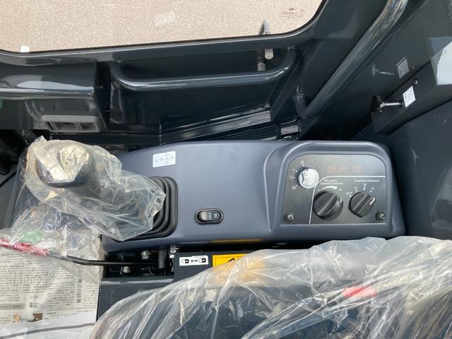 日本 　コマツ　ミニホイールローダー　ＷＡ３０－６Ｅ０　４ＷＤ　未使用　バケット０．５ｍ→０．６ｍへアップグレード　スパイクピン打ち（21枚目）