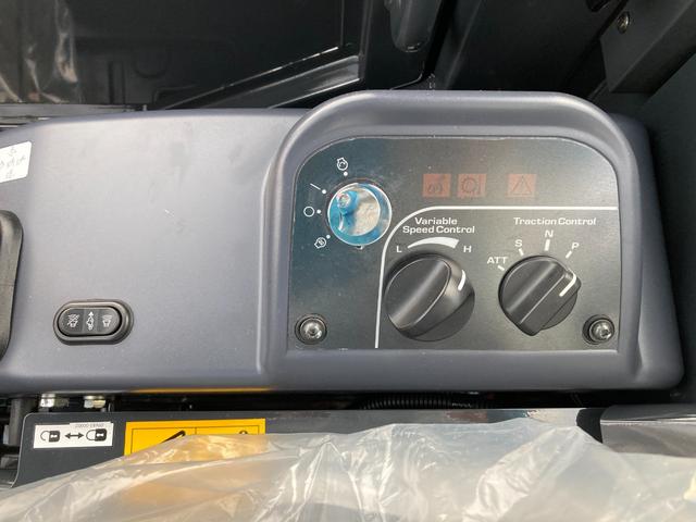 日本 　コマツ　ミニホイールローダー　ＷＡ３０－６Ｅ０　４ＷＤ　未使用　バケット０．５ｍ→０．６ｍへアップグレード　スパイクピン打ち（22枚目）