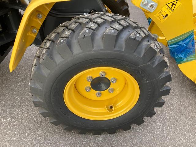 日本 　コマツ　ミニホイールローダー　ＷＡ３０－６Ｅ０　４ＷＤ　未使用　バケット０．５ｍ→０．６ｍへアップグレード　スパイクピン打ち（28枚目）