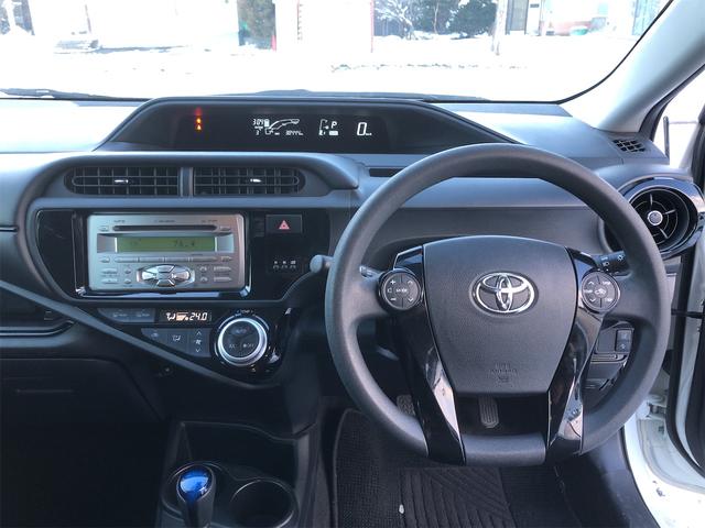 アクア Sスタイルブラック レーンアシスト 衝突被害軽減システム オートマチックハイビーム オートライト スマートキー 電動格納ミラー CVT 衝突安全ボディ ABS ESC CD エアコン パワーステアリング パワーウィンドウ(3枚目)