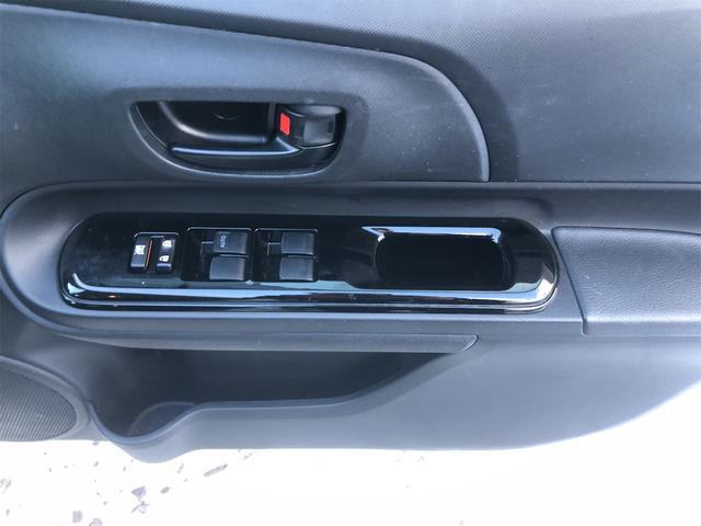 アクア Sスタイルブラック レーンアシスト 衝突被害軽減システム オートマチックハイビーム オートライト スマートキー 電動格納ミラー CVT 衝突安全ボディ ABS ESC CD エアコン パワーステアリング パワーウィンドウ(7枚目)