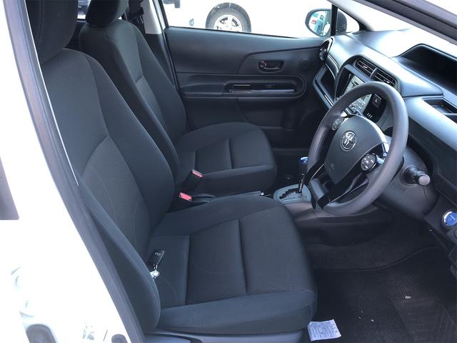 アクア Sスタイルブラック レーンアシスト 衝突被害軽減システム オートマチックハイビーム オートライト スマートキー 電動格納ミラー CVT 衝突安全ボディ ABS ESC CD エアコン パワーステアリング パワーウィンドウ(9枚目)