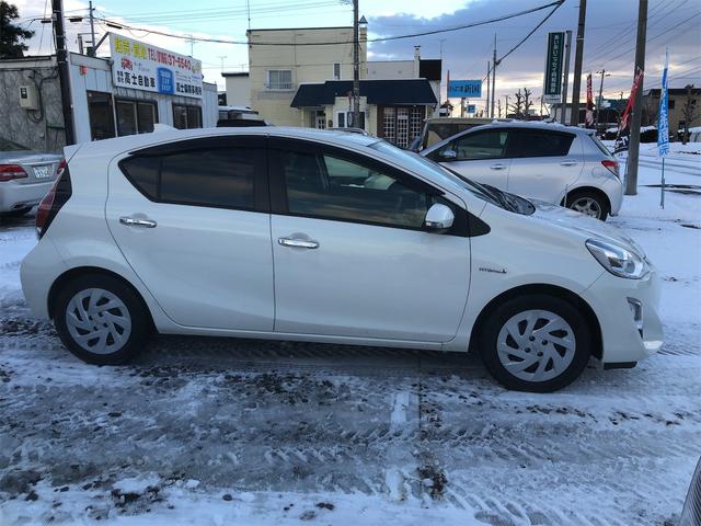 アクア Sスタイルブラック レーンアシスト 衝突被害軽減システム オートマチックハイビーム オートライト スマートキー 電動格納ミラー CVT 衝突安全ボディ ABS ESC CD エアコン パワーステアリング パワーウィンドウ(16枚目)