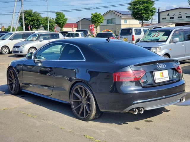 Ｓ５ ベースグレード　４ＷＤ　ＶＯＳＳＥＮ２０インチＡＷ　ＧＡＲＢＩＮＯフロントリップ　ローダウン　ＥＴＣ　パドルシフト　社外マフラーカッター　地デジ　バックカメラ　シートヒーター（14枚目）