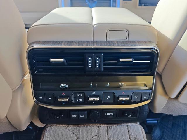 ランドクルーザー ＺＸ　モデリスタフルエアロ・モデリスタ２１インチホイール・コネクティッドナビ・リアシートエンターテイメントシステム・クルーボックス・ＩＴＳコネクト・空気圧センサー・リアデフ・ルーフレール・ドライブレコーダー（18枚目）