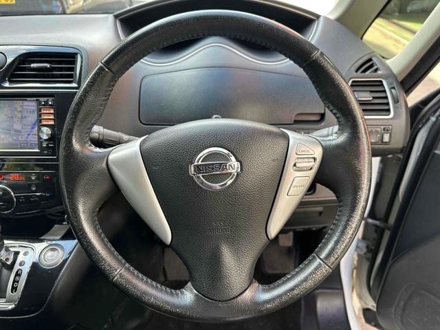 セレナ 　ドライブレコーダー　ＥＴＣ　バックカメラ　ナビ　ＴＶ　両側電動スライドドア　オートライト　スマートキー　アイドリングストップ　電動格納ミラー　３列シート　ＣＶＴ　アルミホイール（3枚目）